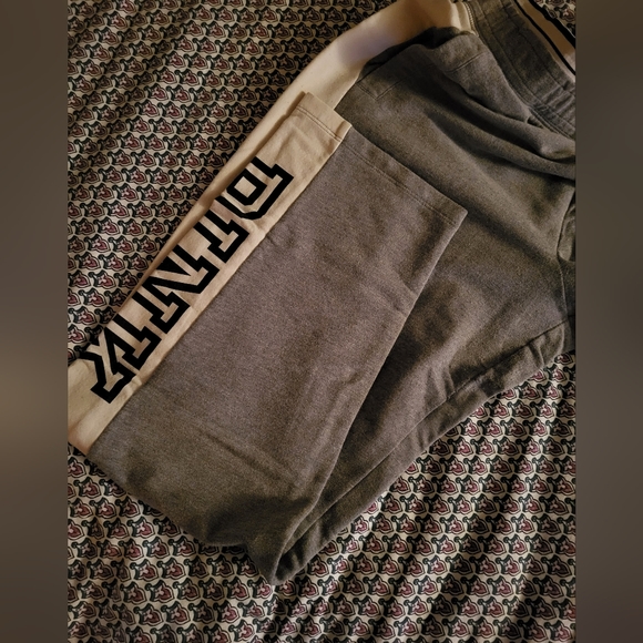 Vs pink sweatpants size large. - Picture 4 of 11